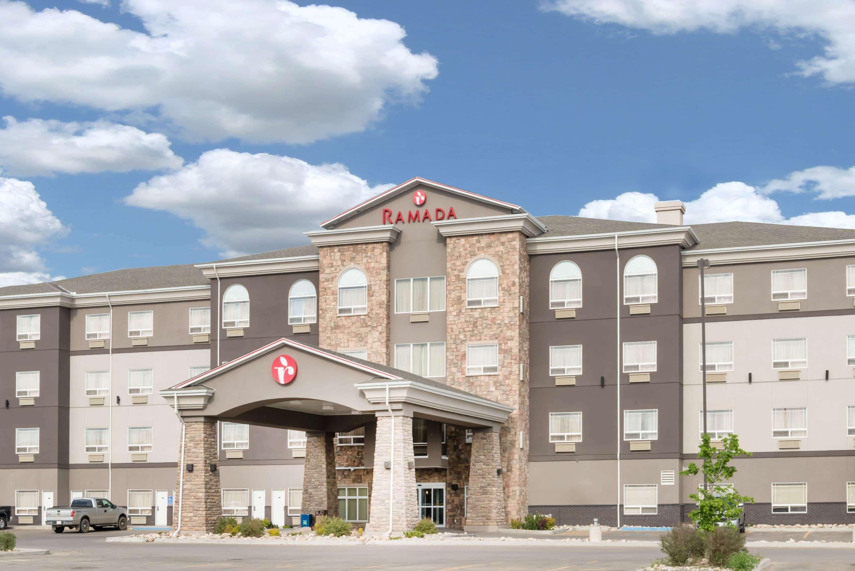 Hotel Ramada By Wyndham Olds Zewnętrze zdjęcie